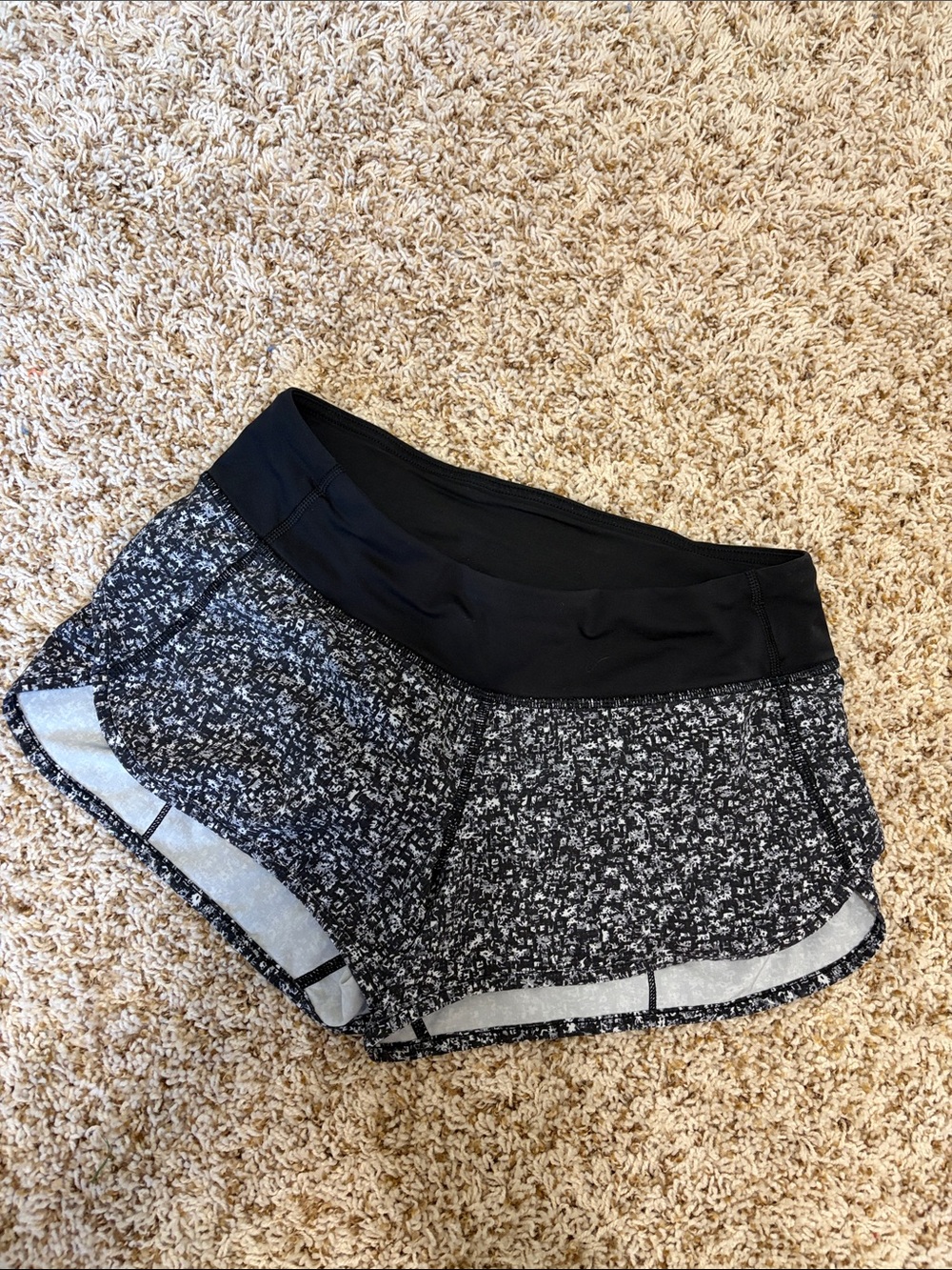 Lululemon Speed Short 2.5in Sz 4